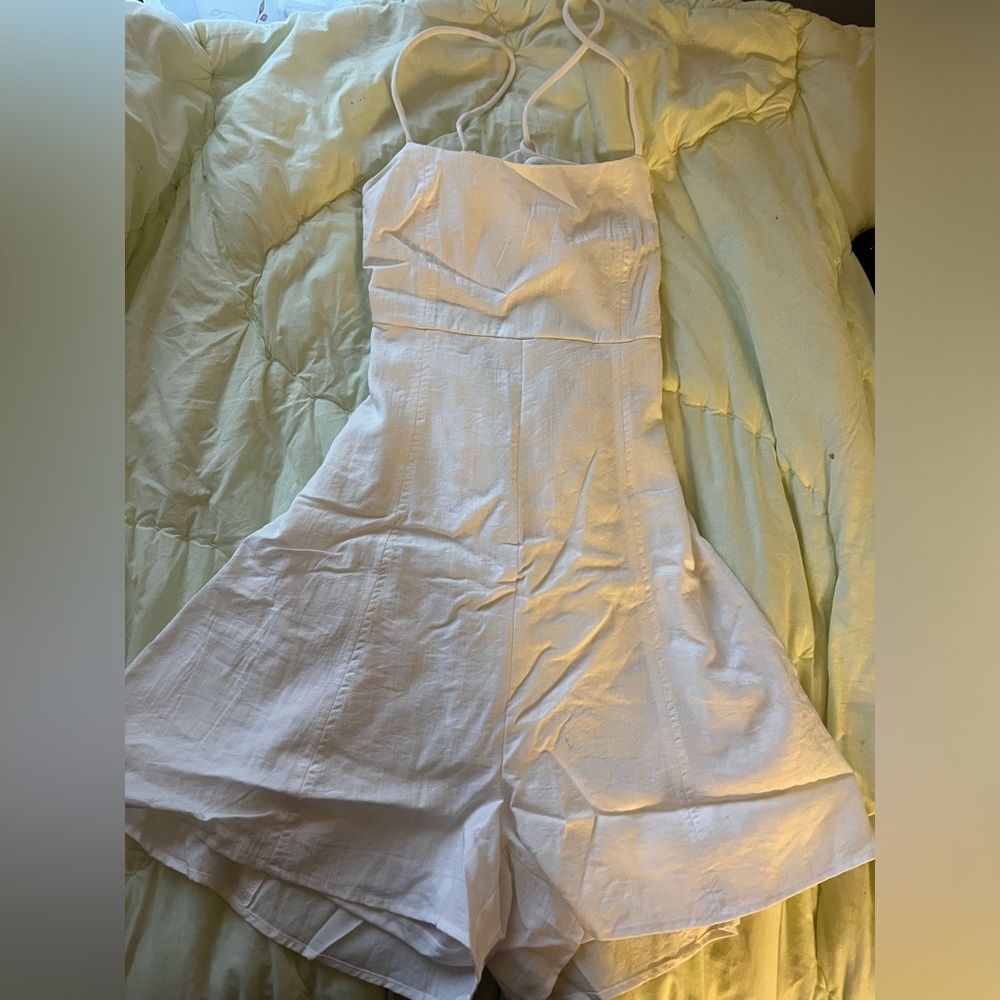 White en;semble Romper